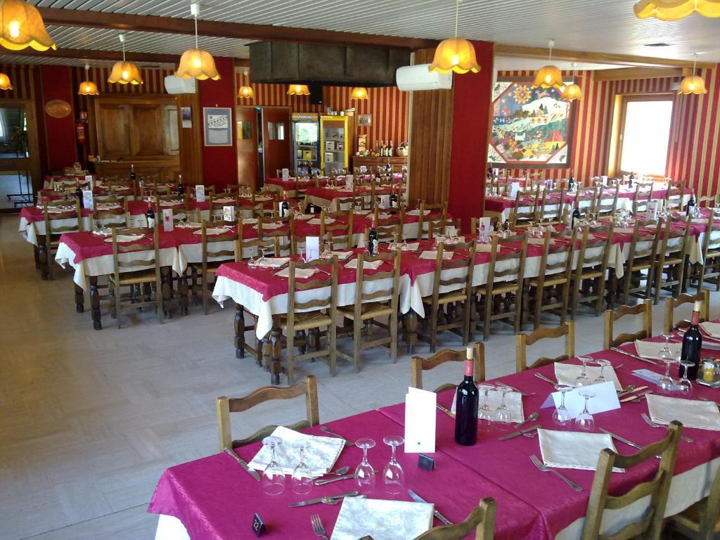 Logis Hotel Restaurant Du Commerce La Canourgue Eksteriør bilde