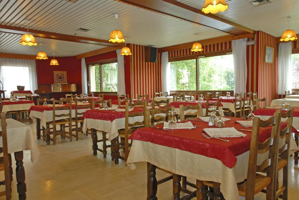 Logis Hotel Restaurant Du Commerce La Canourgue Eksteriør bilde